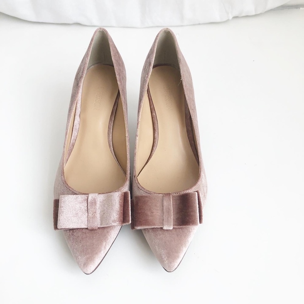 Expression blush pink velvet pumps